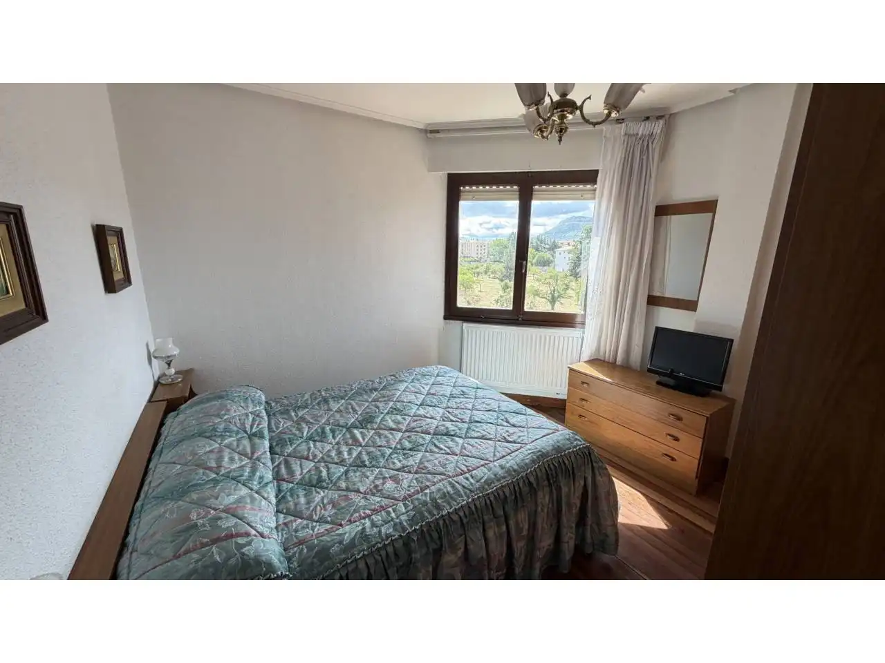 Habitación de Piso en venta en Espinosa de los Monteros con Calefacción y Amueblado
