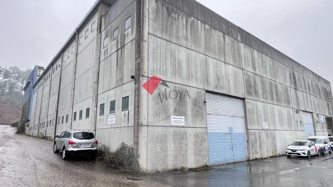 Vista exterior de Nau industrial en venda en Vigo 