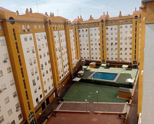 Exterior view of Flat to rent in  Sevilla Capital  with Air Conditioner and Terrace