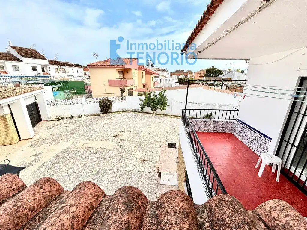 Vista exterior de Casa o xalet en venda en La Antilla amb Terrassa i Traster