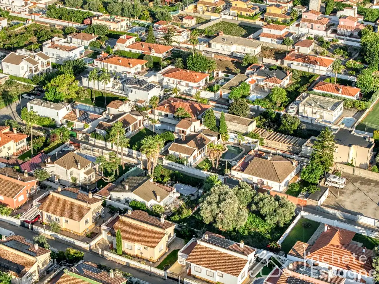 Vista exterior de Casa o xalet en venda en Vinaròs amb Aire condicionat, Calefacció i Jardí privat