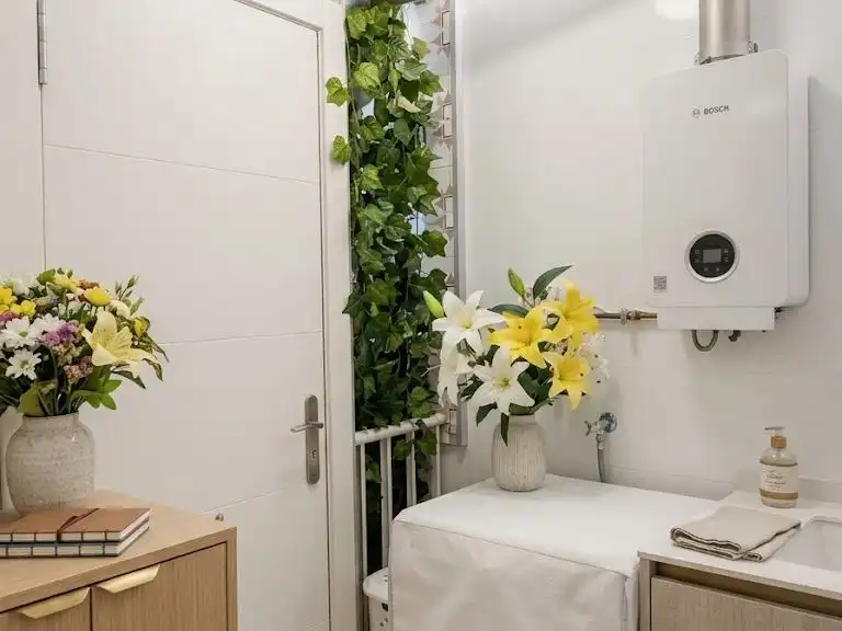 Bany de Pis en venda en L'Hospitalet de Llobregat amb Aire condicionat, Terrassa i Balcó