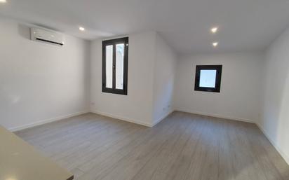 Flat to rent in  Barcelona Capital  with Air Conditioner, Parquet flooring and Oven