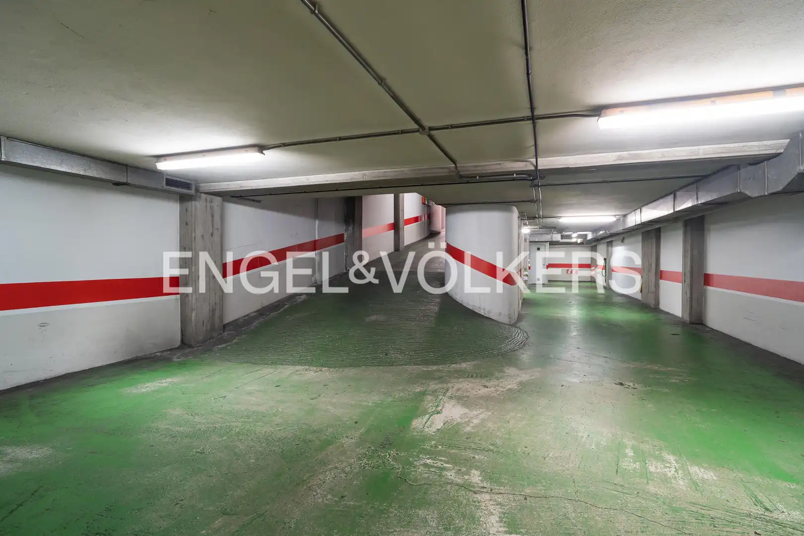 Aparcament de Dúplex en venda en A Coruña Capital  amb Calefacció, Parquet i Traster