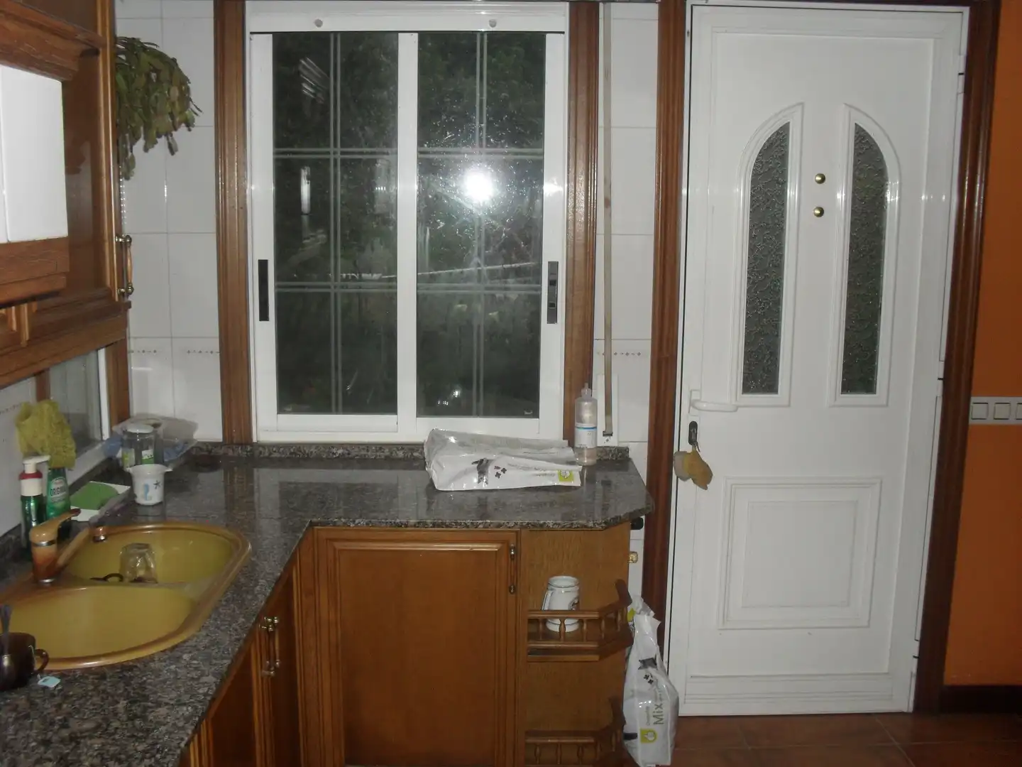 Cuina de Casa o xalet en venda en Vigo  amb Jardí privat, Terrassa i Balcó