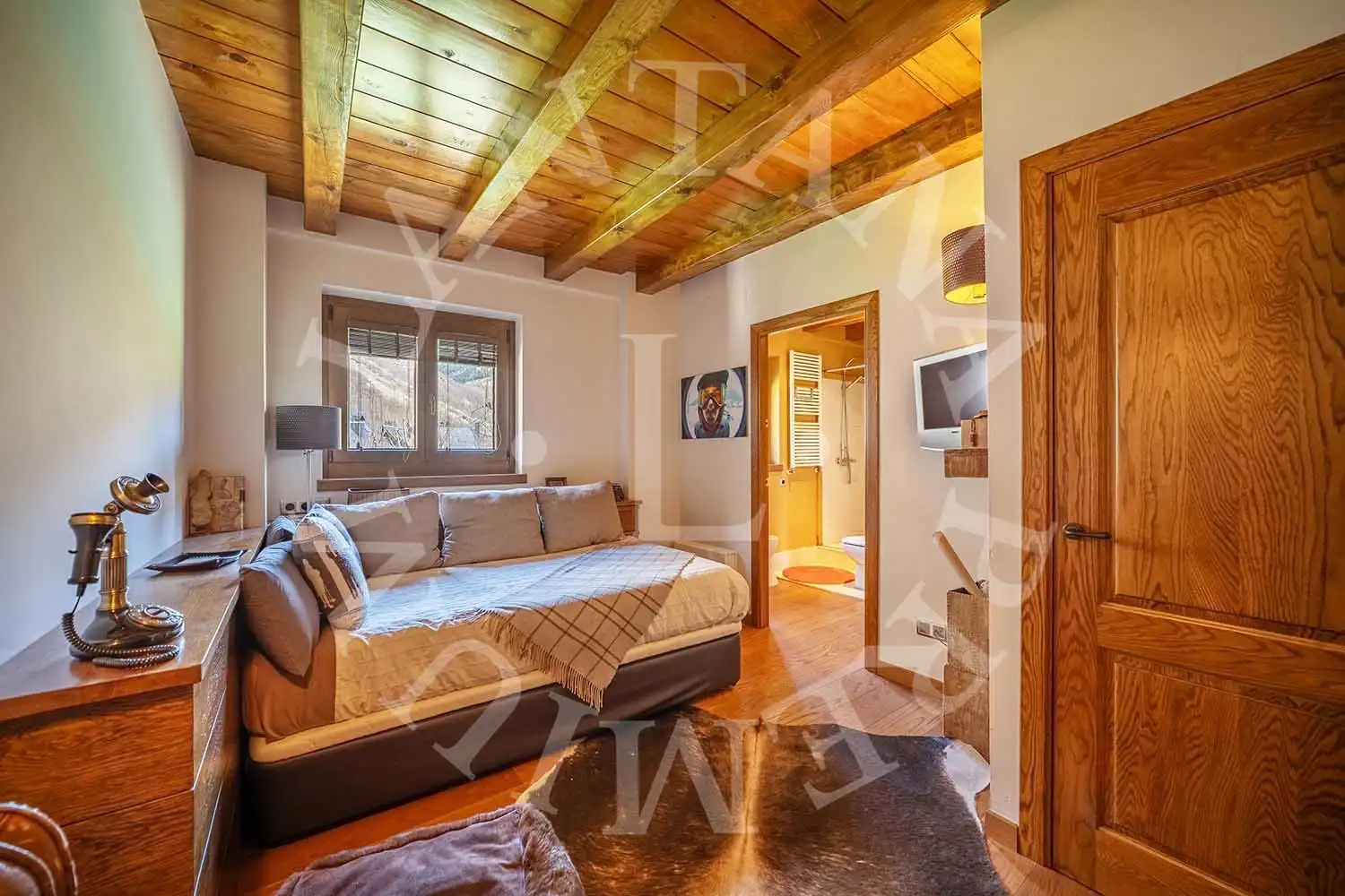 Habitación de Casa adosada en venta en Naut Aran con Calefacción, Jardín privado y Parquet