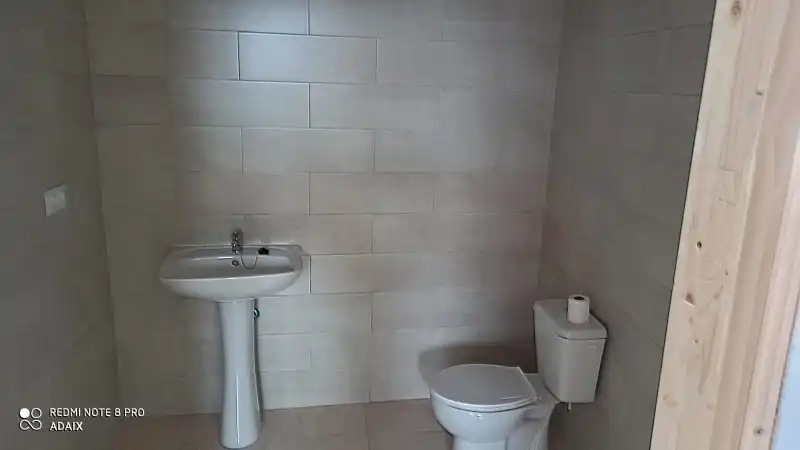 Badezimmer von Geschaftsraum zur Miete in Lucena mit Klimaanlage