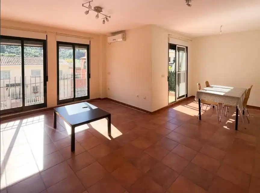 Wohnzimmer von Einfamilien-Reihenhaus zum Verkauf in Alcalalí mit Klimaanlage, Privatgarten und Terrasse