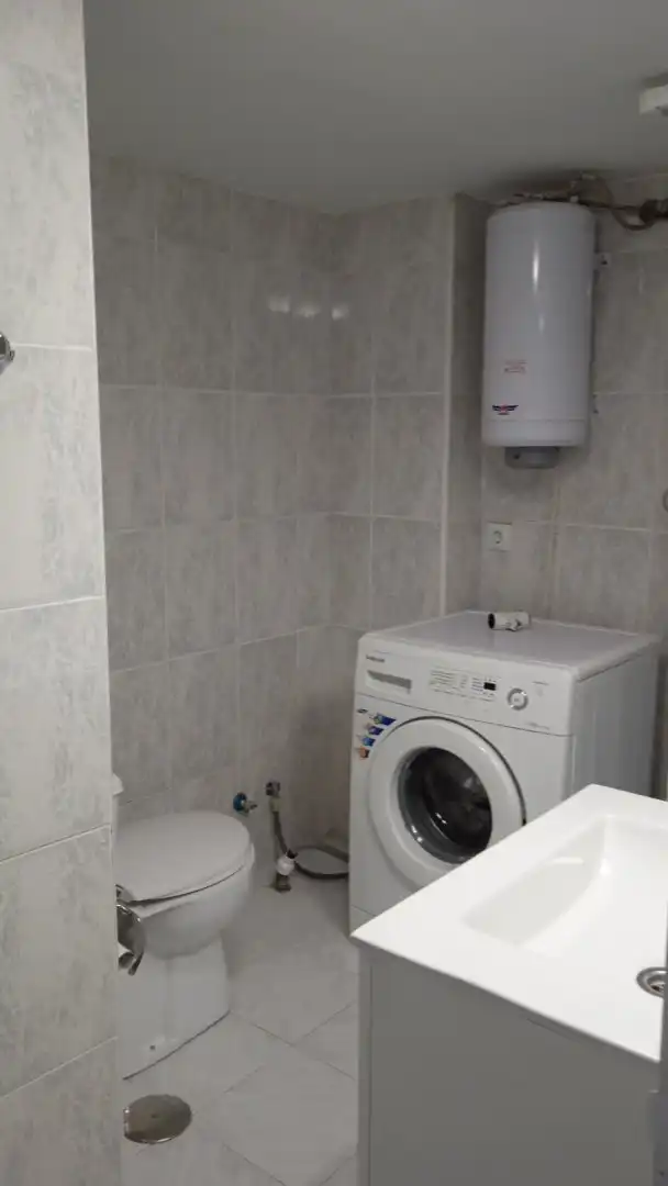 Bany de Apartament de lloguer en Sevilla amb Aire condicionat, Calefacció i Moblat