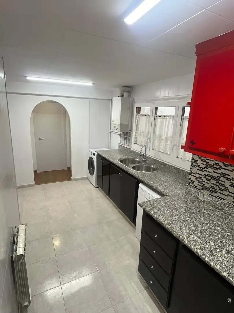 Cocina de Piso de alquiler en Girona con Terraza
