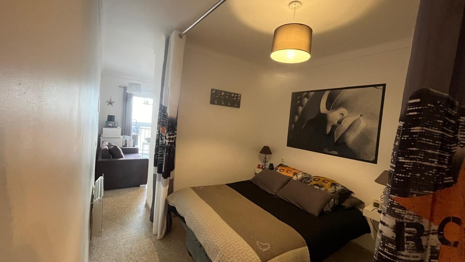 Habitación de Apartamento en venta en Empuriabrava con Parquet