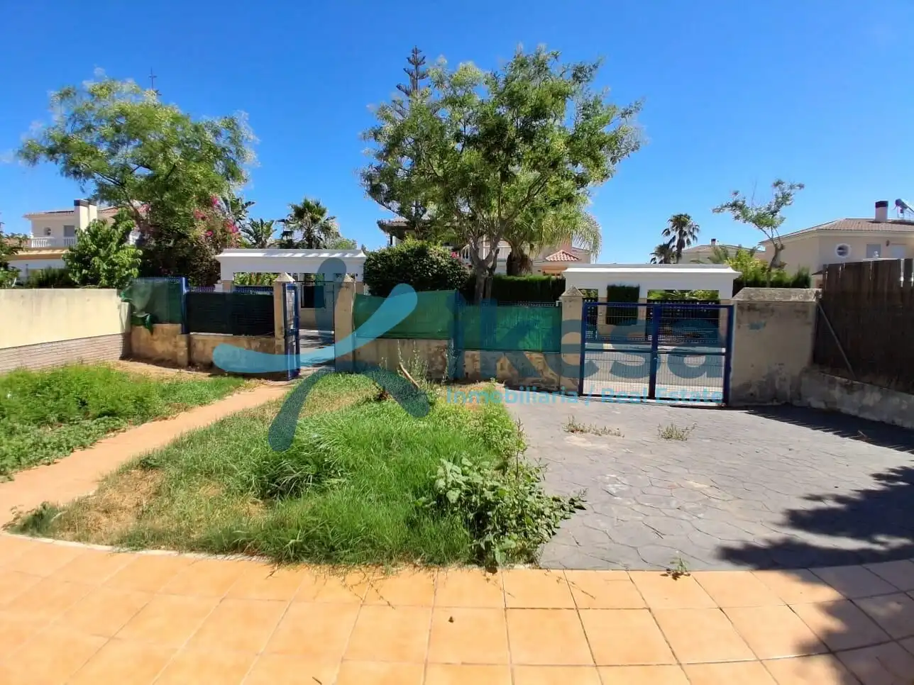 Vista exterior de Casa adosada en venda en El Portil amb Piscina comunitària