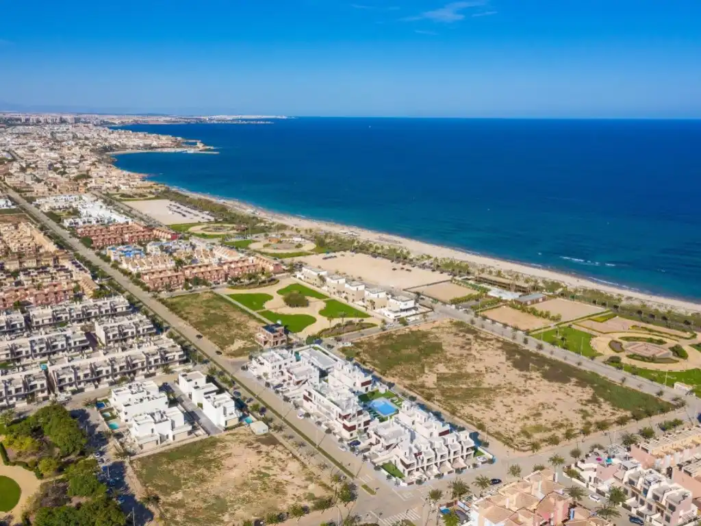Vista exterior de Casa o chalet en venta en Pilar de la Horadada con Aire acondicionado, Jardín privado y Piscina