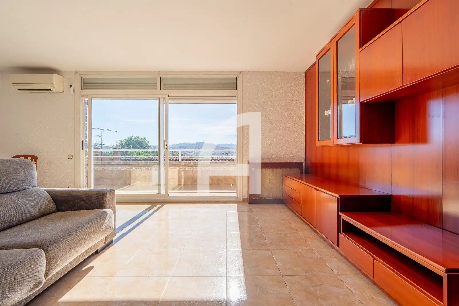 Sala de estar de Casa adosada en venta en Molins de Rei, Barcelona