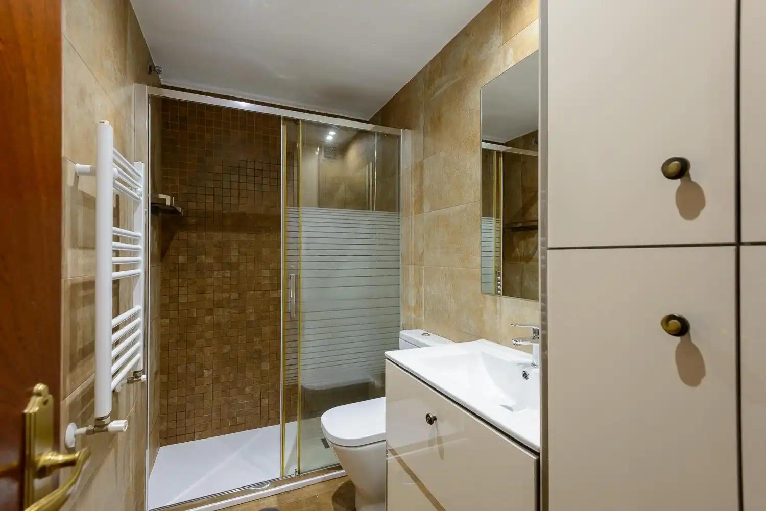 Baño de Piso en venta en Siero con Calefacción, Trastero y Amueblado