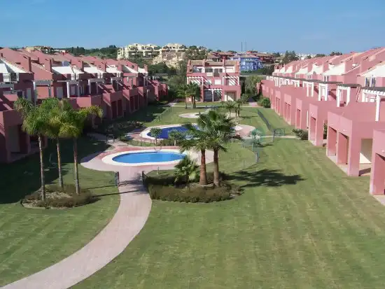 Maison mitoyenne avec terrasse à louer à Sotogrande Costa, imagen 2