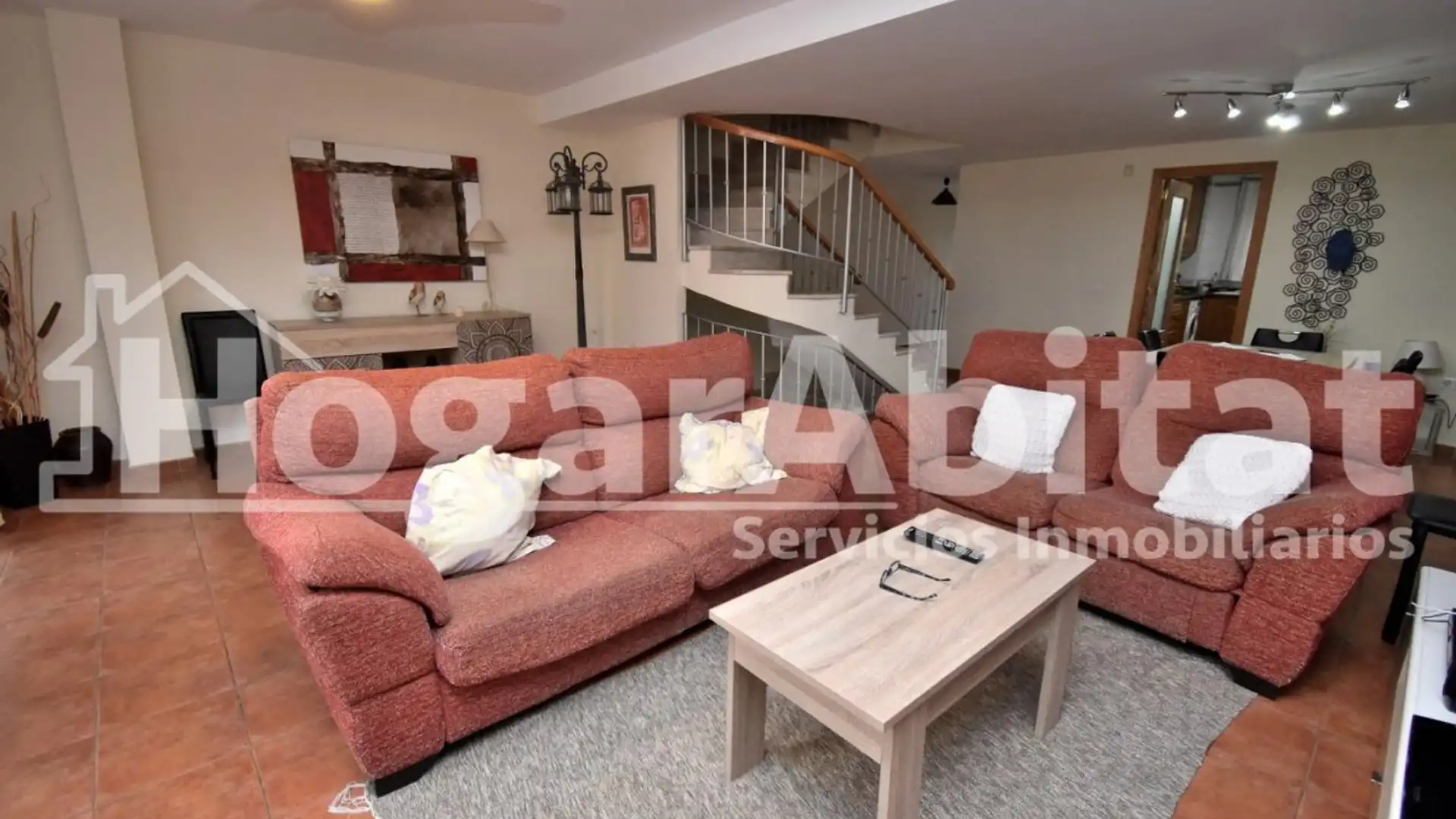 Einfamilien-Reihenhaus zum Verkauf in Burriana / Borriana mit Privatgarten, Terrasse und Gemeinschaftspool