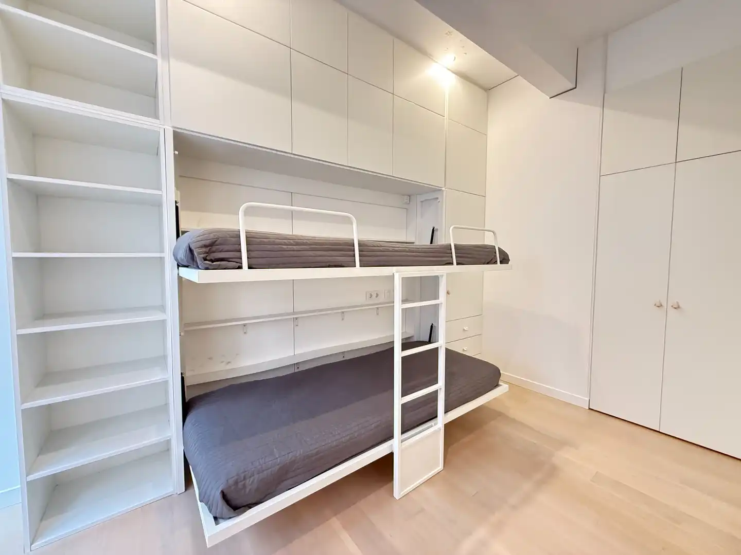 Habitación de Piso en venta en Bilbao  con Calefacción, Terraza y Amueblado