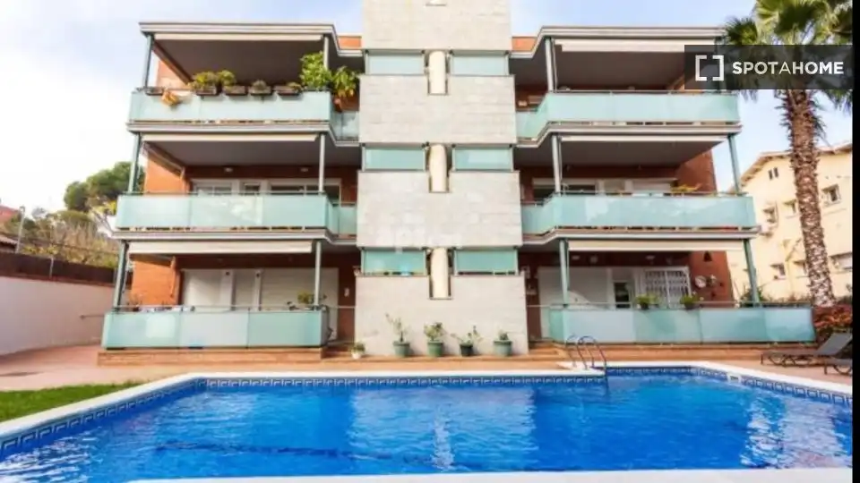 Swimming pool of Flat for share in Sant Cugat del Vallès  with Air Conditioner, Terrace and Furnished