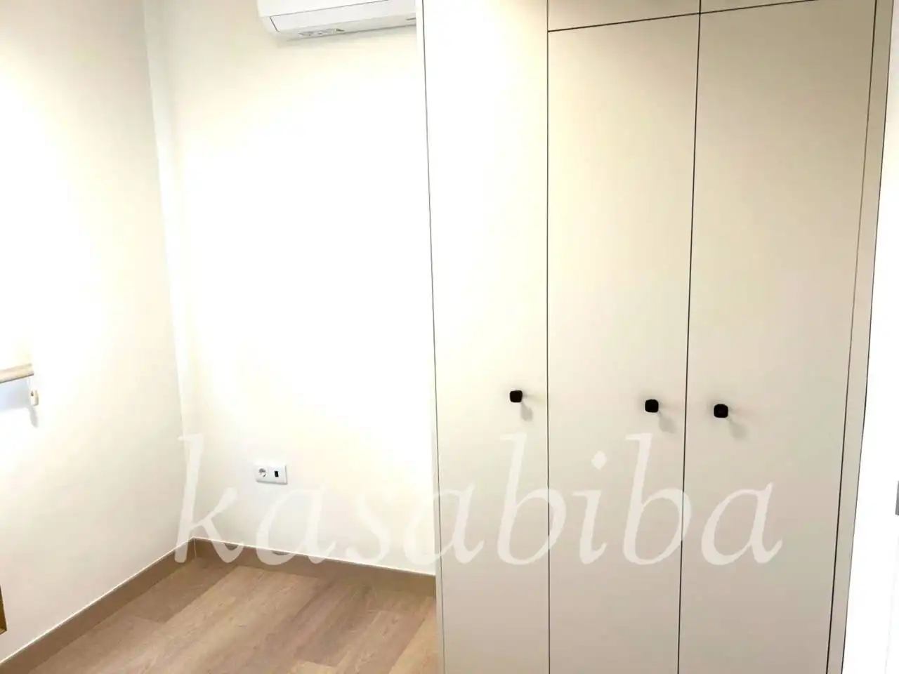 Dormitori de Pis de lloguer en Valencia amb Aire condicionat, Parquet i Terrassa