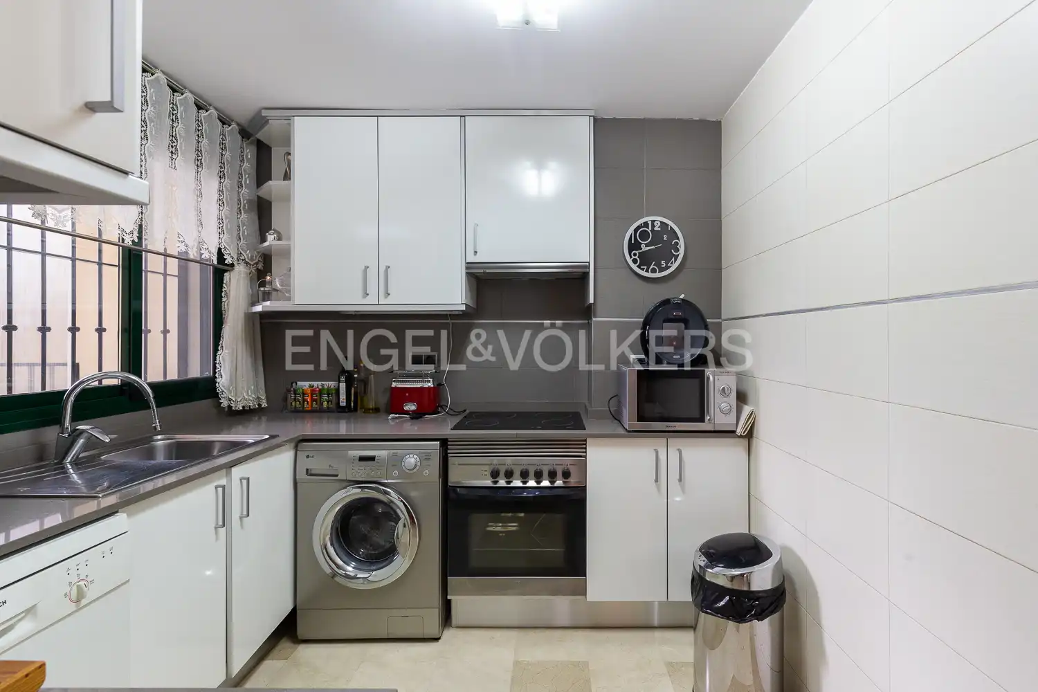Cocina de Casa adosada en venta en Valencia con Aire acondicionado, Calefacción y Jardín privado