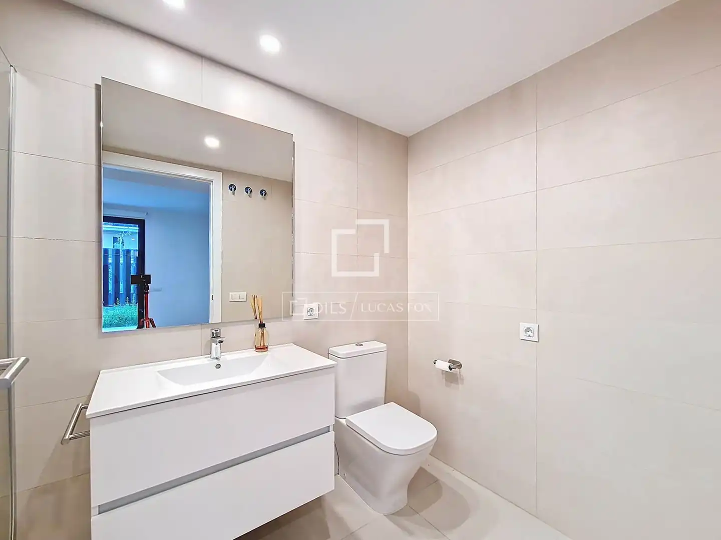 Badezimmer von Wohnung zur Miete in Vilanova i la Geltrú mit Klimaanlage, Heizung und Parkett