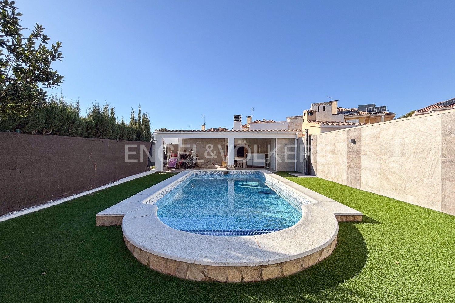 Piscina de Casa adosada de lloguer en La Pobla de Vallbona amb Aire condicionat, Calefacció i Jardí privat