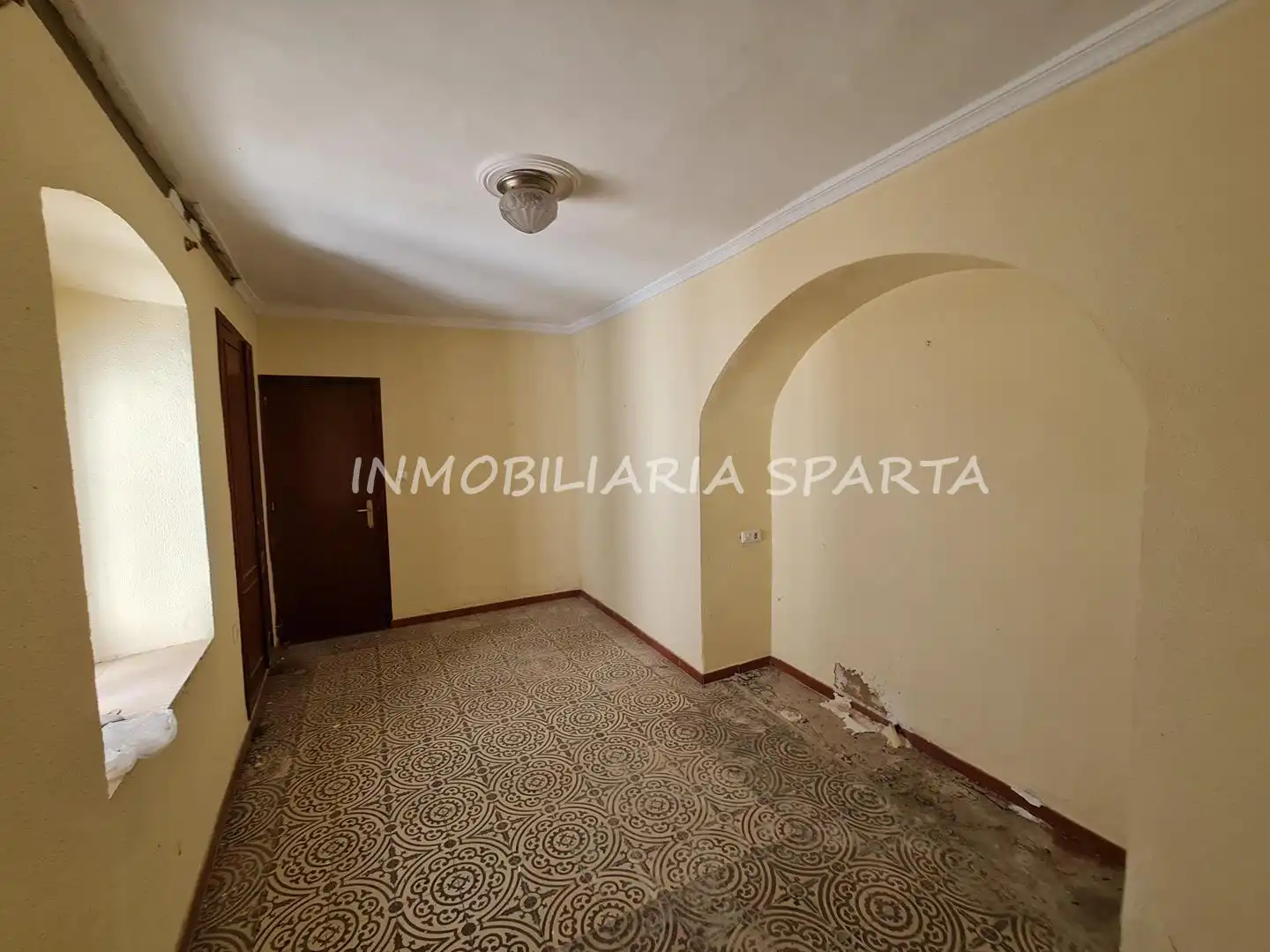 Casa adosada en venda en Sanlúcar la Mayor amb Jardí privat i Balcó