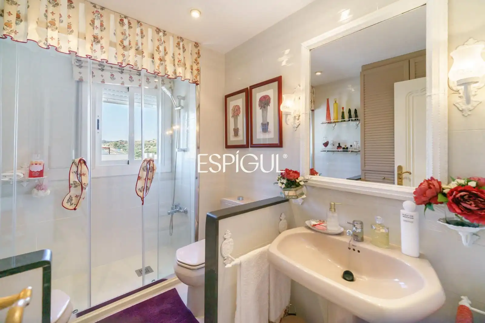 Baño de Casa adosada en venta en Tiana con Aire acondicionado, Calefacción y Jardín privado