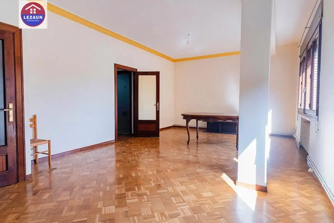 Living room of Flat for sale in Funes  with Parquet flooring, Terrace and Storage room