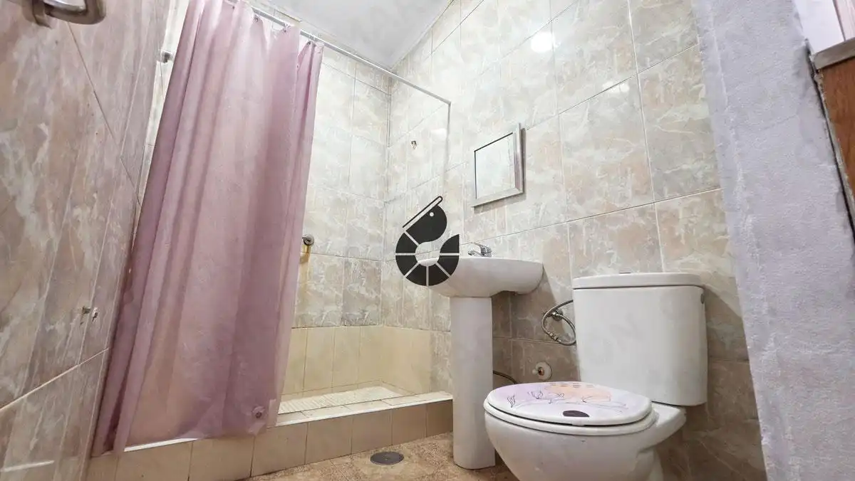 Baño de Casa adosada en venta en Almensilla con Jardín privado, Balcón y Alarma