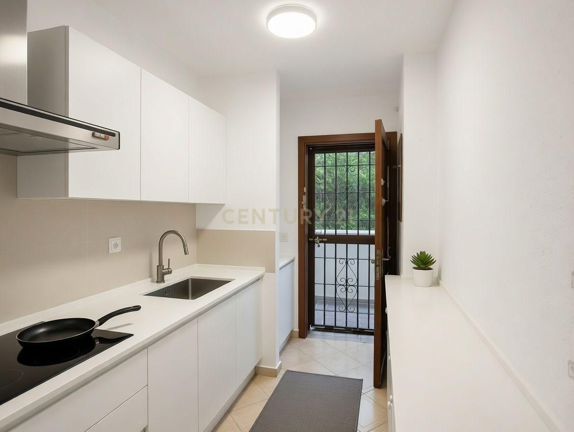 Cocina de Piso en venta en Fuengirola con Jardín privado, Trastero y Piscina