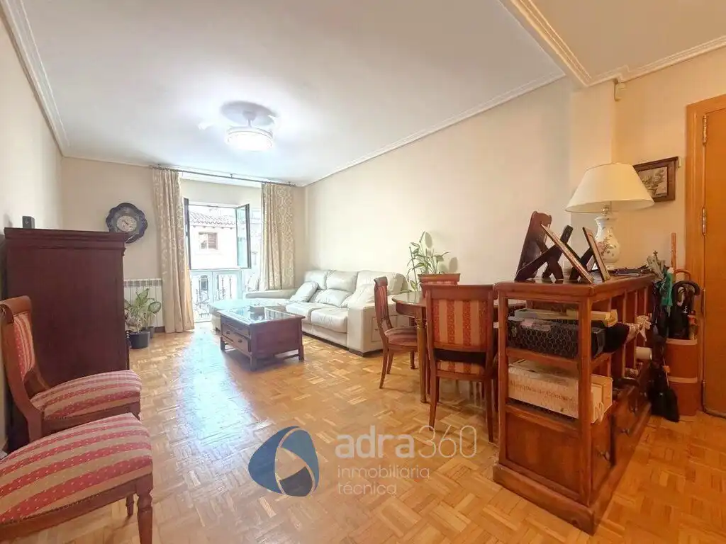 Vista exterior de Piso en venta en  Logroño con Calefacción y Trastero