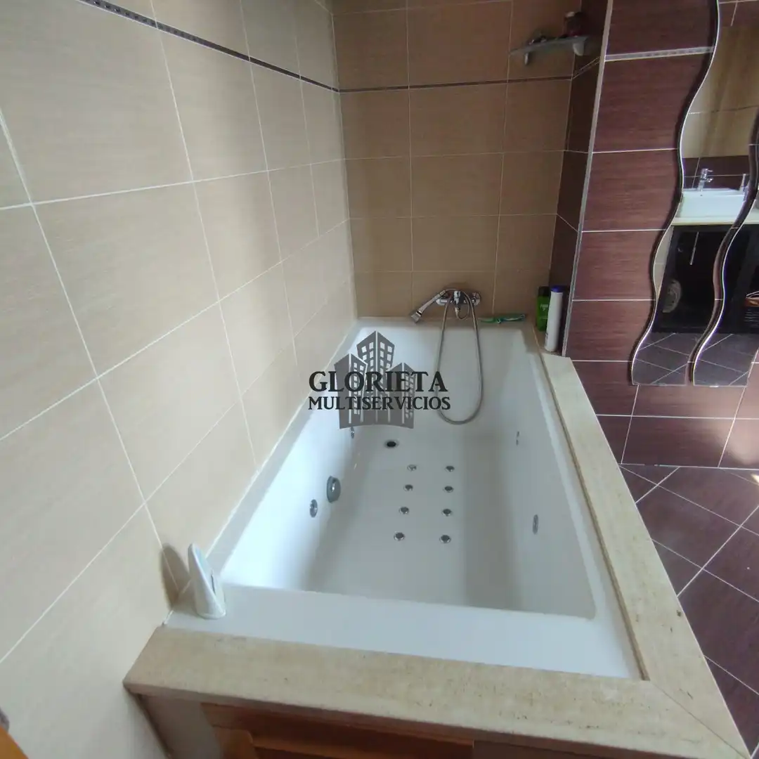 Bany de Casa o xalet en venda en Vigo  amb Calefacció, Terrassa i Traster