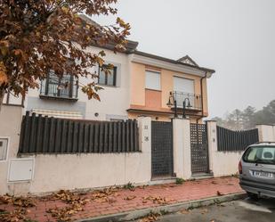 Vista exterior de Casa o xalet en venda en Arévalo amb Aire condicionat, Calefacció i Jardí privat