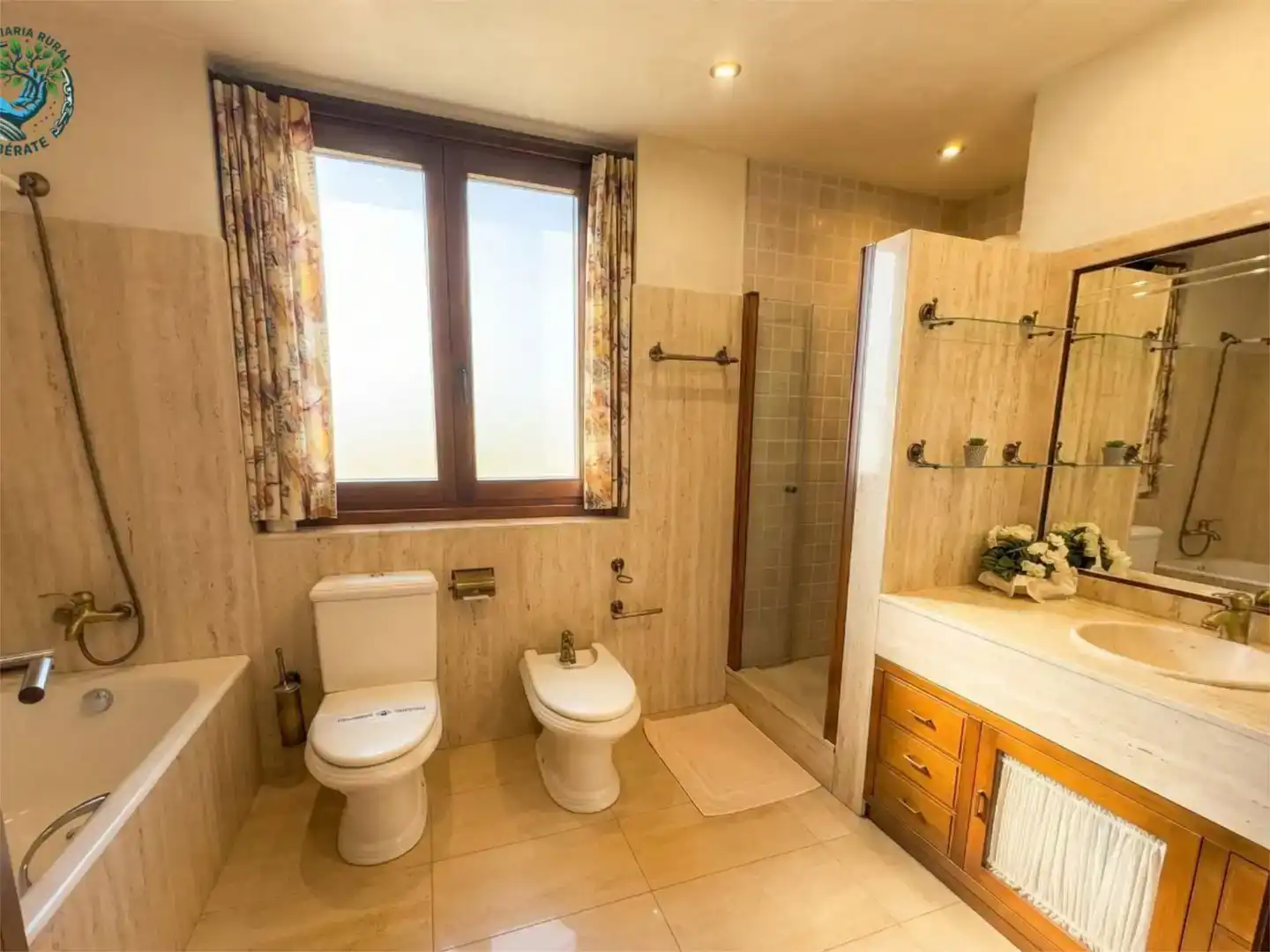 Bany de Casa o xalet en venda en Covaleda amb Jardí privat, Parquet i Moblat