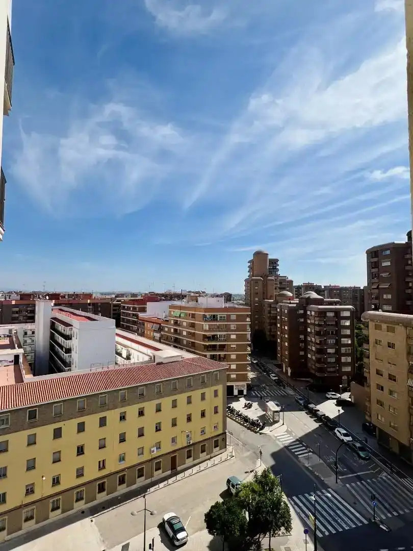 Vista exterior de Pis per a compartir en Valencia amb Parquet, Traster i Moblat