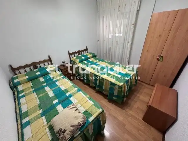 Schlafzimmer von Wohnung zur Miete in Madrid mit Klimaanlage, Terrasse und Möbliert