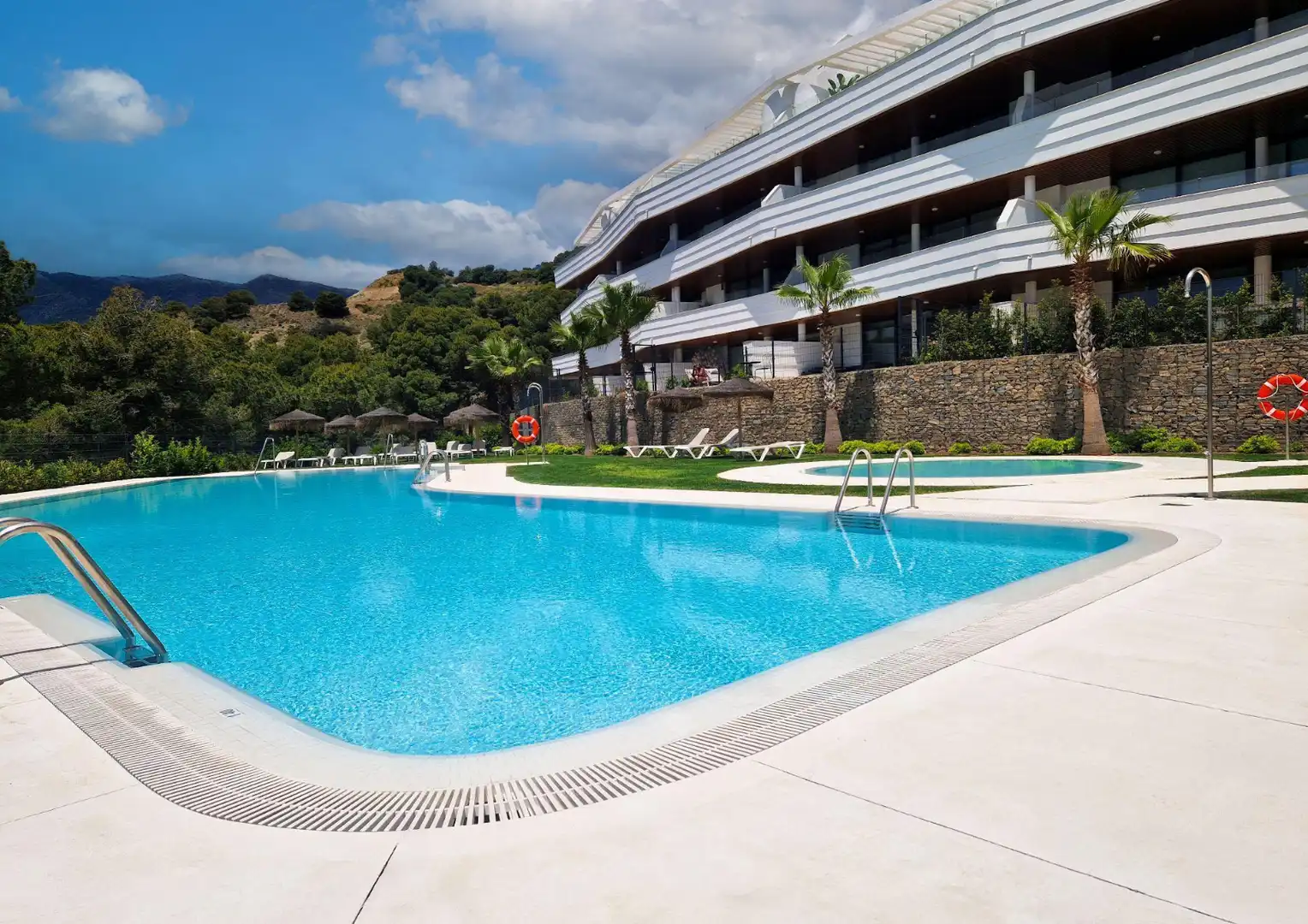 Piso de obra nueva con piscina en venta en Avenida 8 de Marzo 32, imagen 4