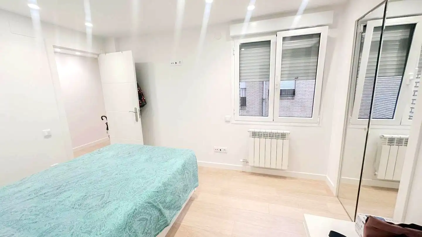 Dormitori de Apartament en venda en  Logroño amb Aire condicionat, Calefacció i Terrassa