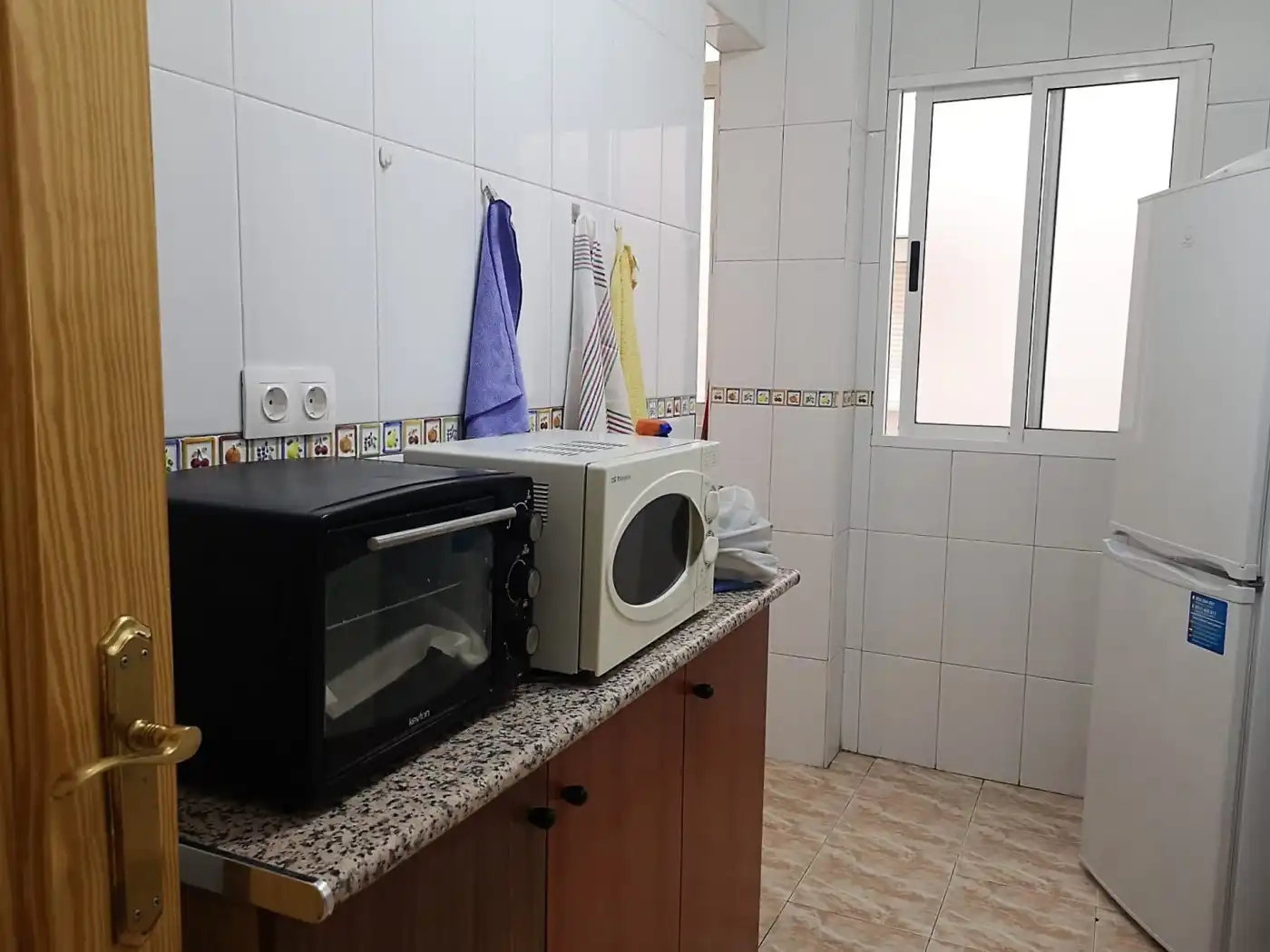 Kitchen of Flat for rent in Granada  with Heating and Furnished
