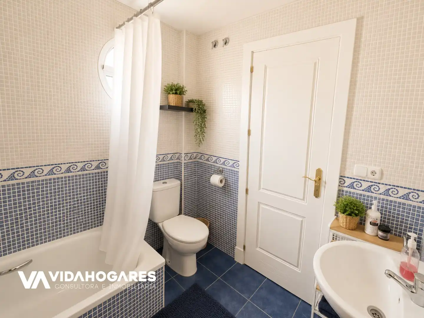 Bany de Casa o xalet en venda en Rota amb Terrassa