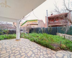 Jardí de Casa adosada en venda en Collado Mediano amb Terrassa