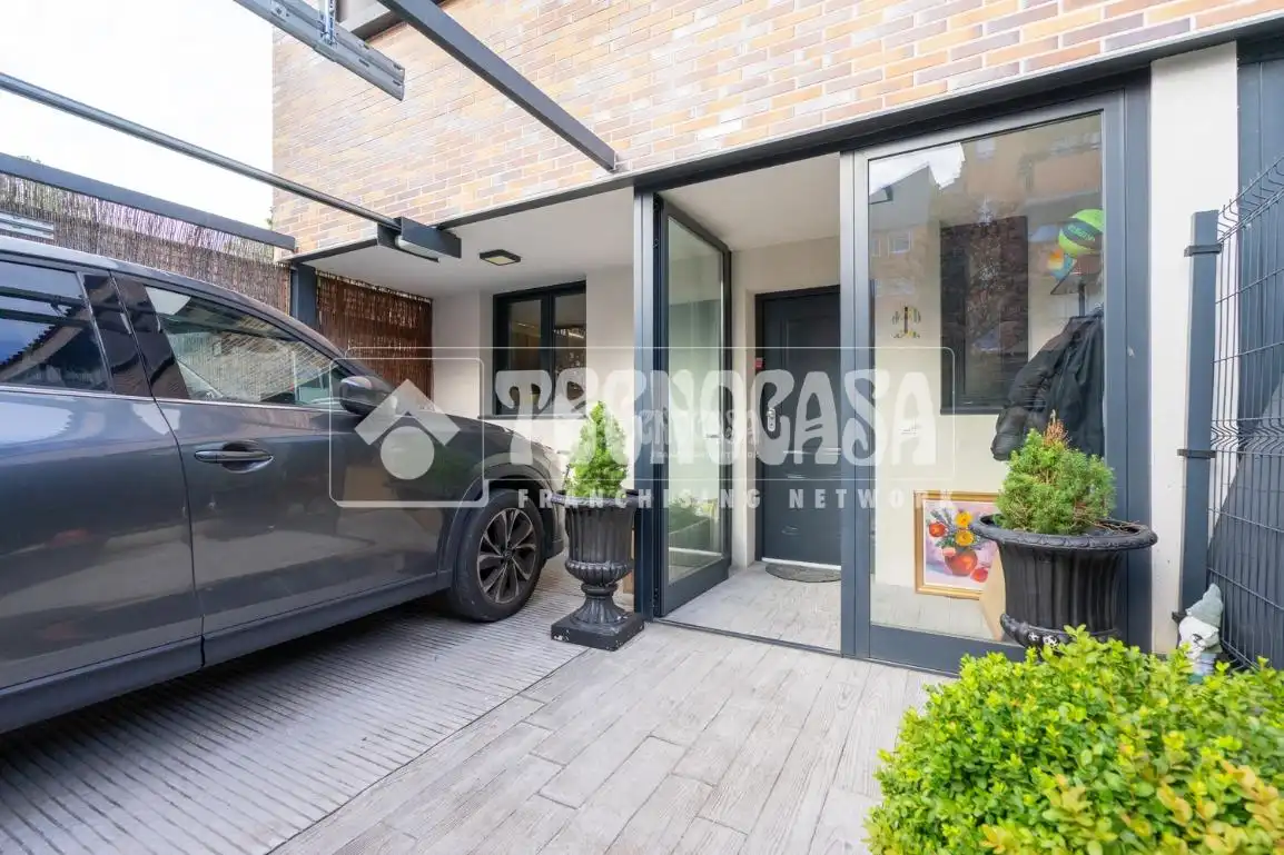 Vista exterior de Casa adosada en venta en Colmenar Viejo con Aire acondicionado, Calefacción y Jardín privado
