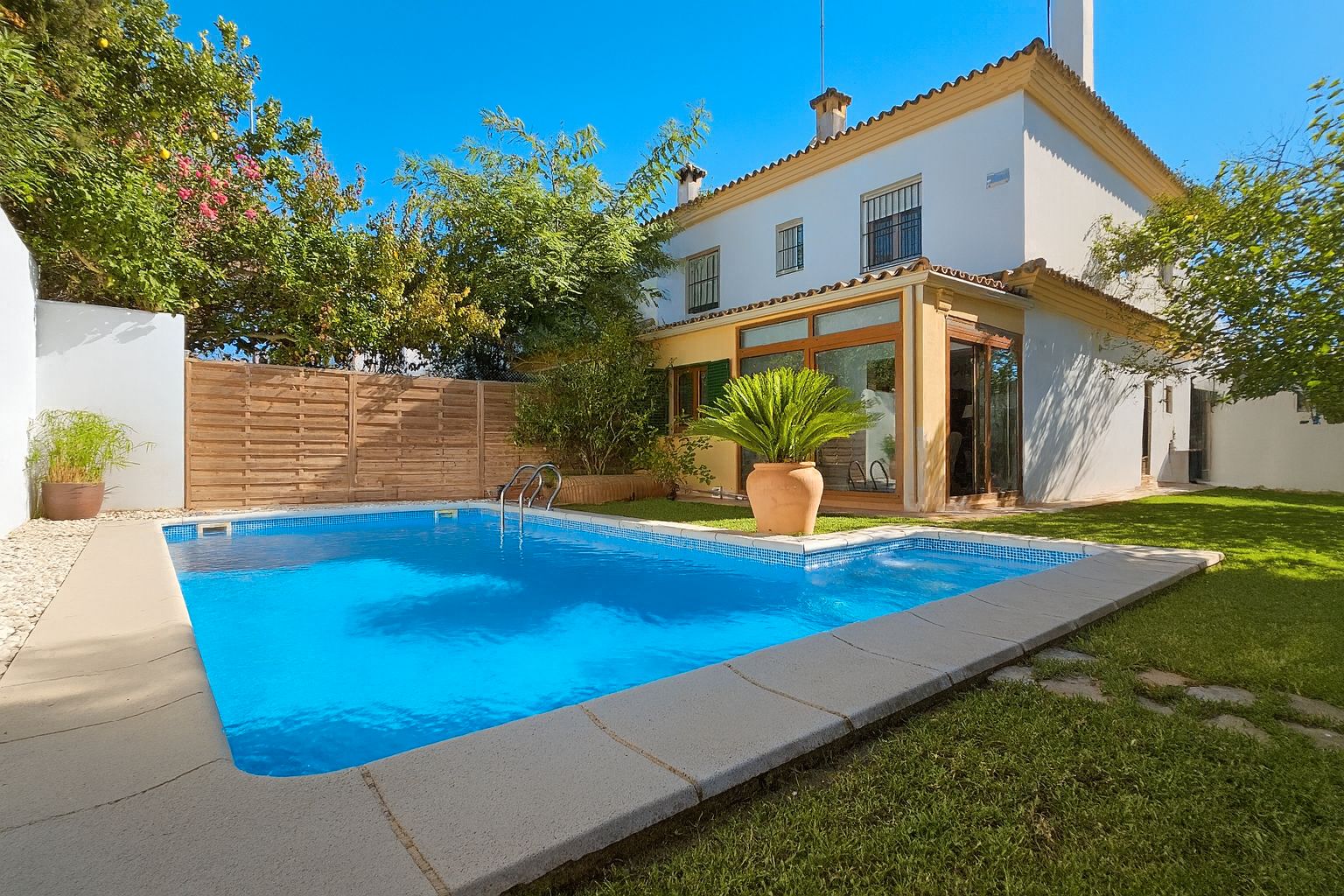 Swimming pool of House or chalet for sale in El Puerto de Santa María  with Air Conditioner, Private garden and Terrace