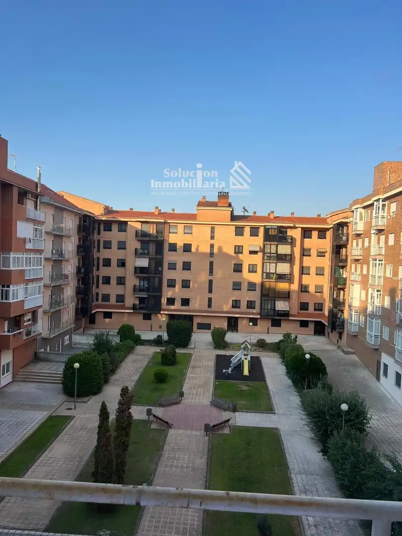 Vista exterior de Apartament en venda en Salamanca amb Calefacció, Terrassa i Moblat