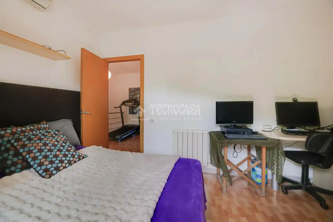 Dormitori de Casa adosada en venda en Montcada i Reixac amb Aire condicionat, Calefacció i Terrassa
