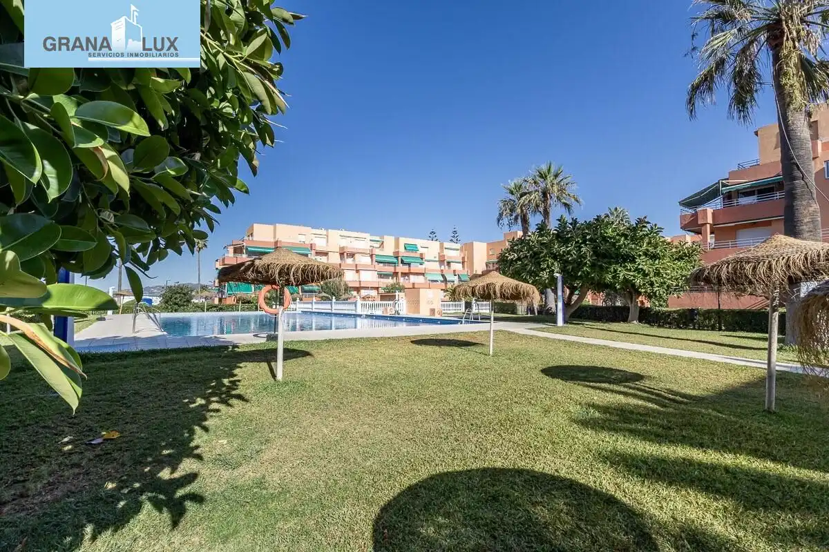 Vista exterior de Dúplex en venda en Salobreña amb Terrassa i Piscina comunitària
