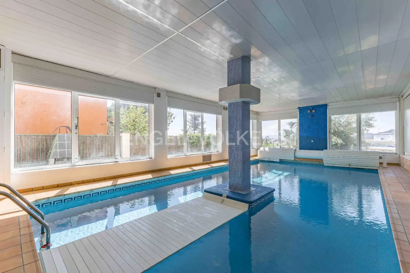 Piscina de Casa o chalet en venta en Esplugues de Llobregat con Aire acondicionado, Calefacción y Jardín privado