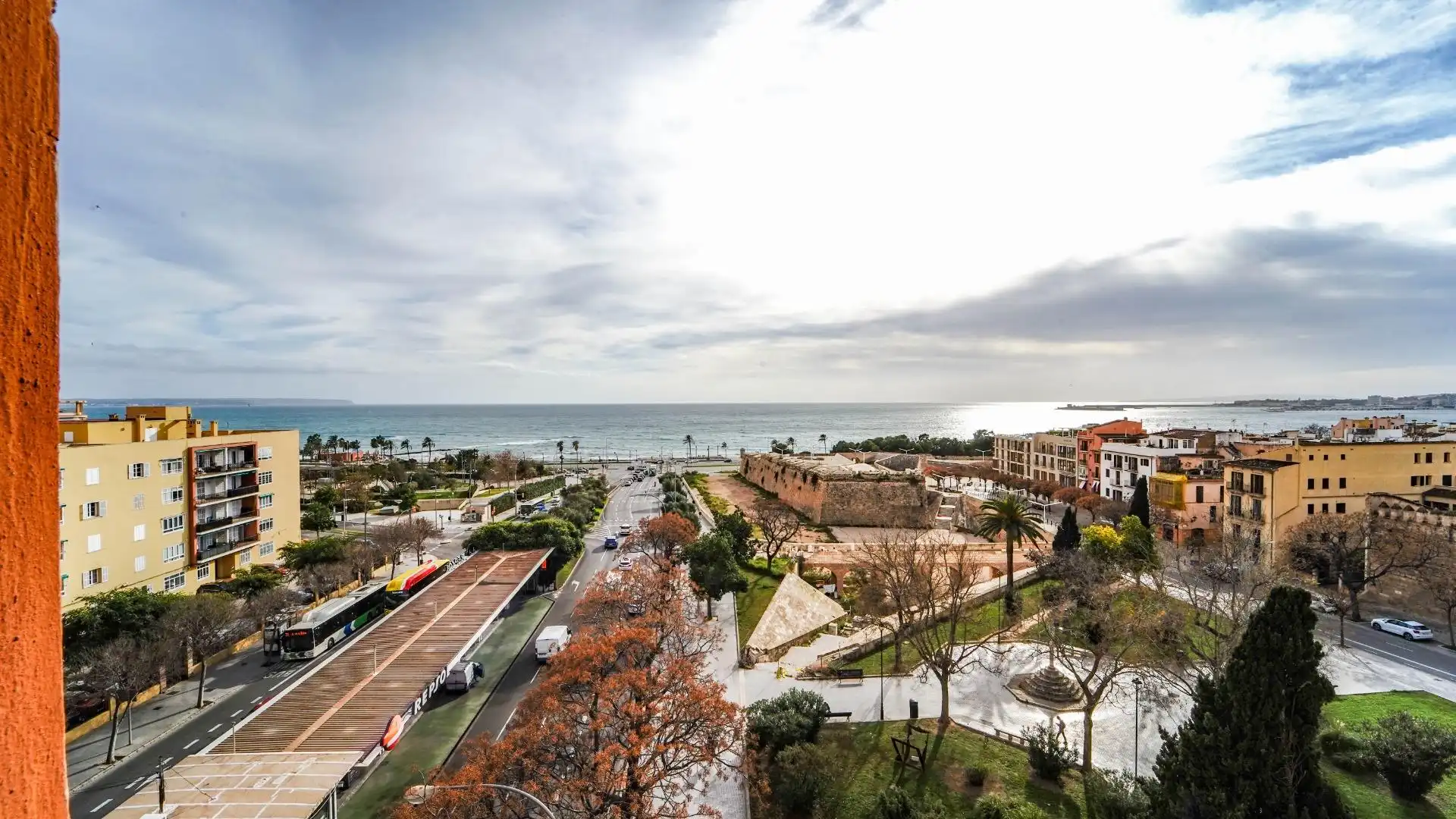 Außenansicht von Wohnung zum Verkauf in  Palma de Mallorca mit Parkett